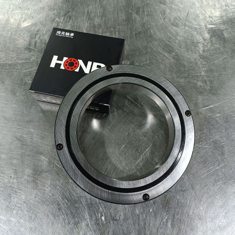 交叉滾子轉(zhuǎn)盤(pán)軸承與普通的轉(zhuǎn)盤(pán)軸承對(duì)比有哪些優(yōu)勢(shì)？